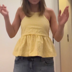 Gul rutig topp - Superfin 