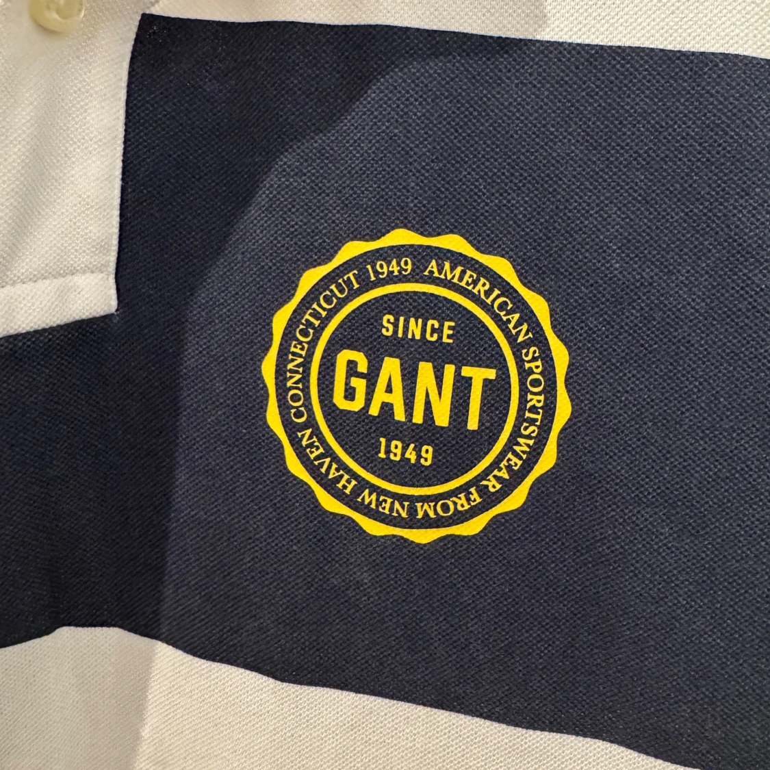 Vit och marinblå pikétröja från Gant - 91