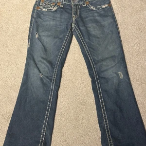 True religon - Säljer ett par as feta och as rare true religon jeans då jag inte gillar det längre. Det är det bästa priset för Billy T’s på Plick så det ba att skriva för prisförslag eller för frågor