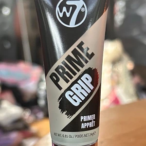 Prime Grip primer från W7! - Trendande "Primer Grip" primer från W7. 24 g. Ny och plomberad. 