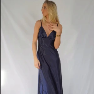 Jätte fin balklänning  - Balklänning från By Stina, köpt förra året. Använd en gång, kostar 1400 ny.