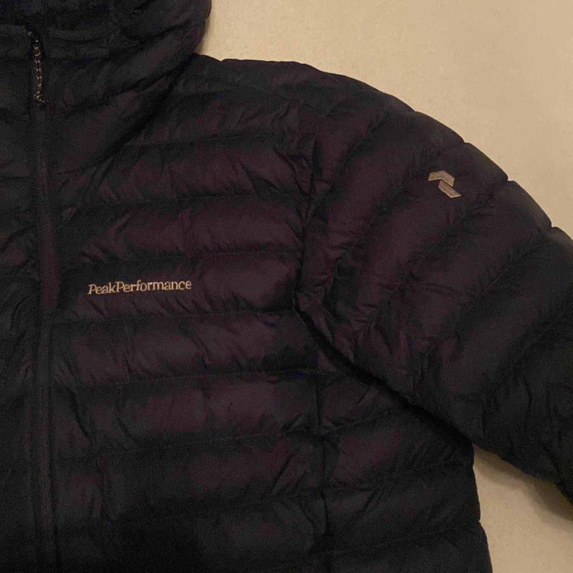 Svart dunjacka från Peak Performance - 92
