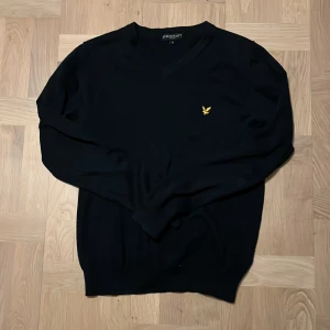 Lyle & scott V-ringad - V-ringad tröja från Lyle & scott | Storlek M men passar S | skriv vid minsta funderingar