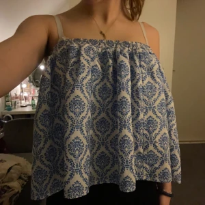 Blåvit kjol - somrig blåvit kjol som man även kan ha som topp, skriv för frågor💗