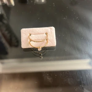 2 ringar från glitter - Ingen anning vilken storlek,aldrig använda och frakt från 29kr