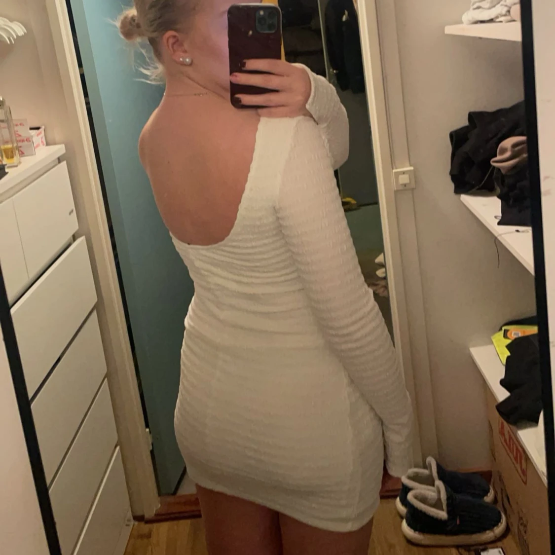 Vit långärmad klänning - 1