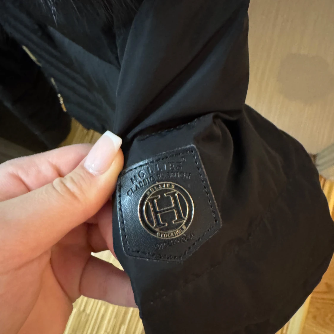 Svart dunjacka från Hollies - 90