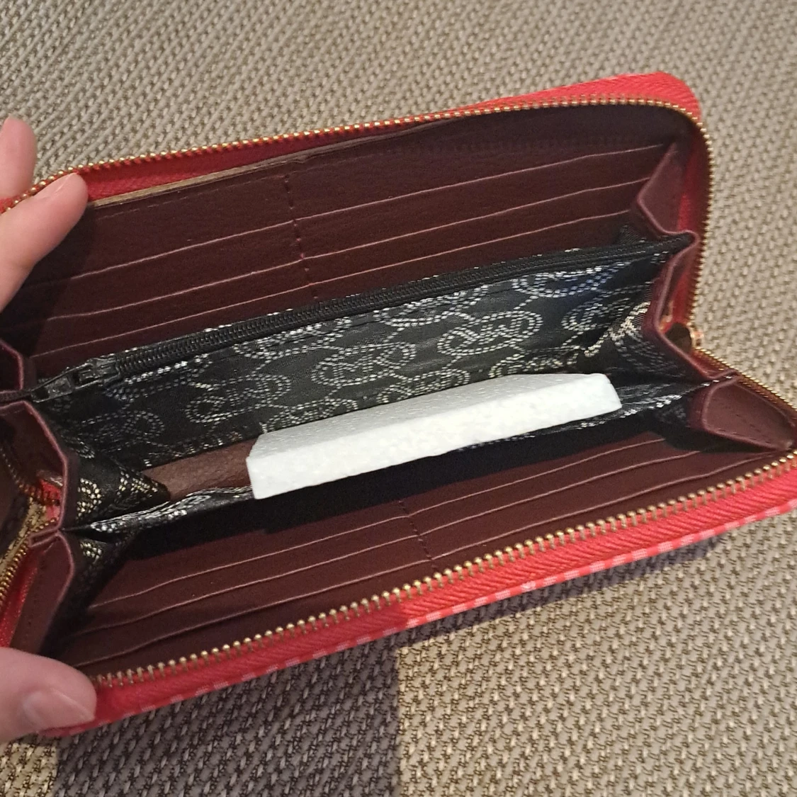 Röd plånbok från Michael Kors (falsk)  - 91