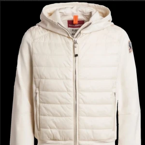 Para Jumper jacka - En skit snygg para jumper jacka som knappt är använd. Den är äkta och jag har kvar lappen. Skriv för fler frågor och bilder🍾☀️ Använd gärna köp nu!😄