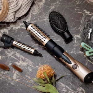 Värmeborste - OBH Nordica - Hej! Jag säljer nu min knappt använda värmeborste ifrån Lyko (749kr ny). Du får med flera delar till den. Exakt denna ni ser på bilden. 