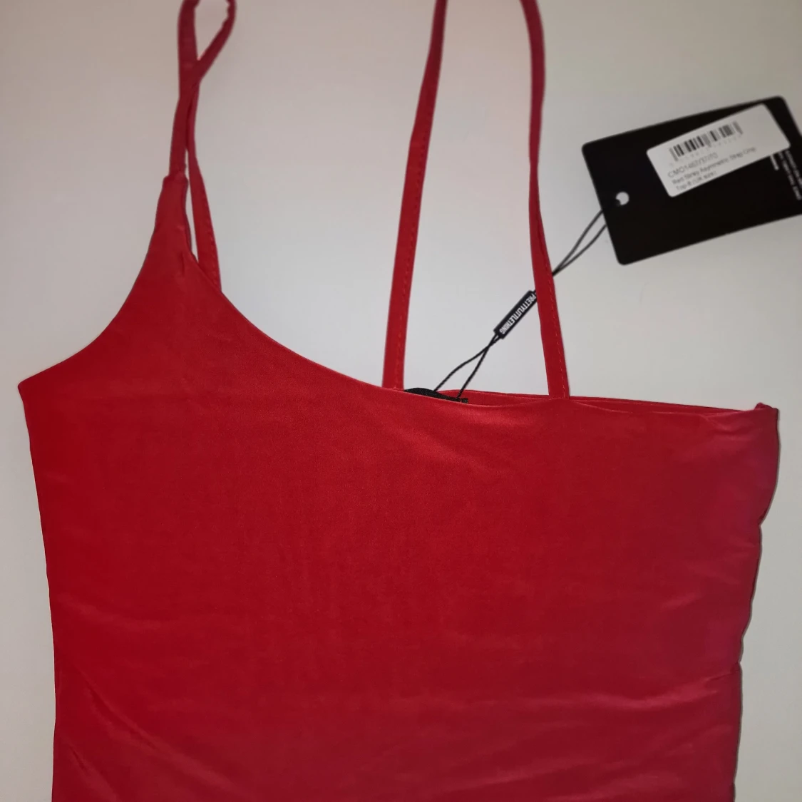 Röd asymmetrisk topp