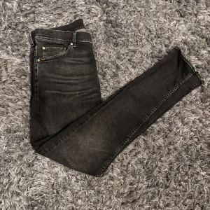 Tiger of Sweden jeans - Säljer dessa feta tiger of Sweden jeansen | modell evolve | skick 9/10, inga defekter, lite använda | storlek 32/32 | hör av er vid frågor:)