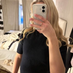 Svart kortärmad topp - ”Stickad” tshirt från Zara bra skick! 