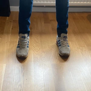 Feta LA Trainers  - Säljer ett par feta Adidas LA Trainers som är perfekta nu till våren😀Mitt pris är 600kr och det är bara att höra av er vid minsta lilla fråga eller fundering🤩