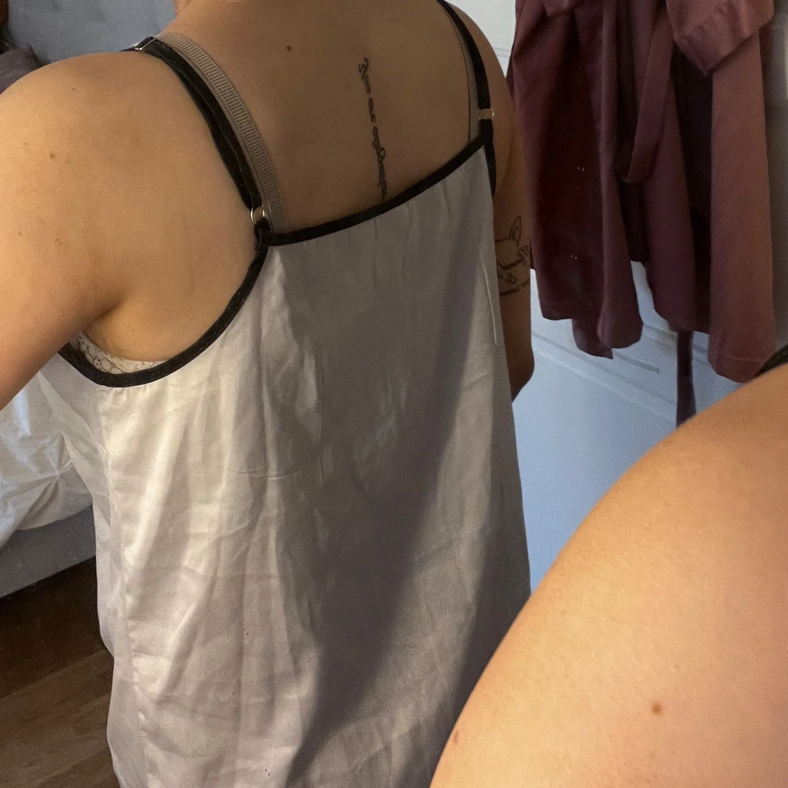 Ljusrosa och svart linne - 2