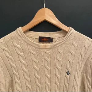 Morris kabel stickad - Morris tröja| kabelstickad| Beige| storlek S| jätte fint skick| ingq defekter| pris ej hugget|🍾🍾🍾🍾