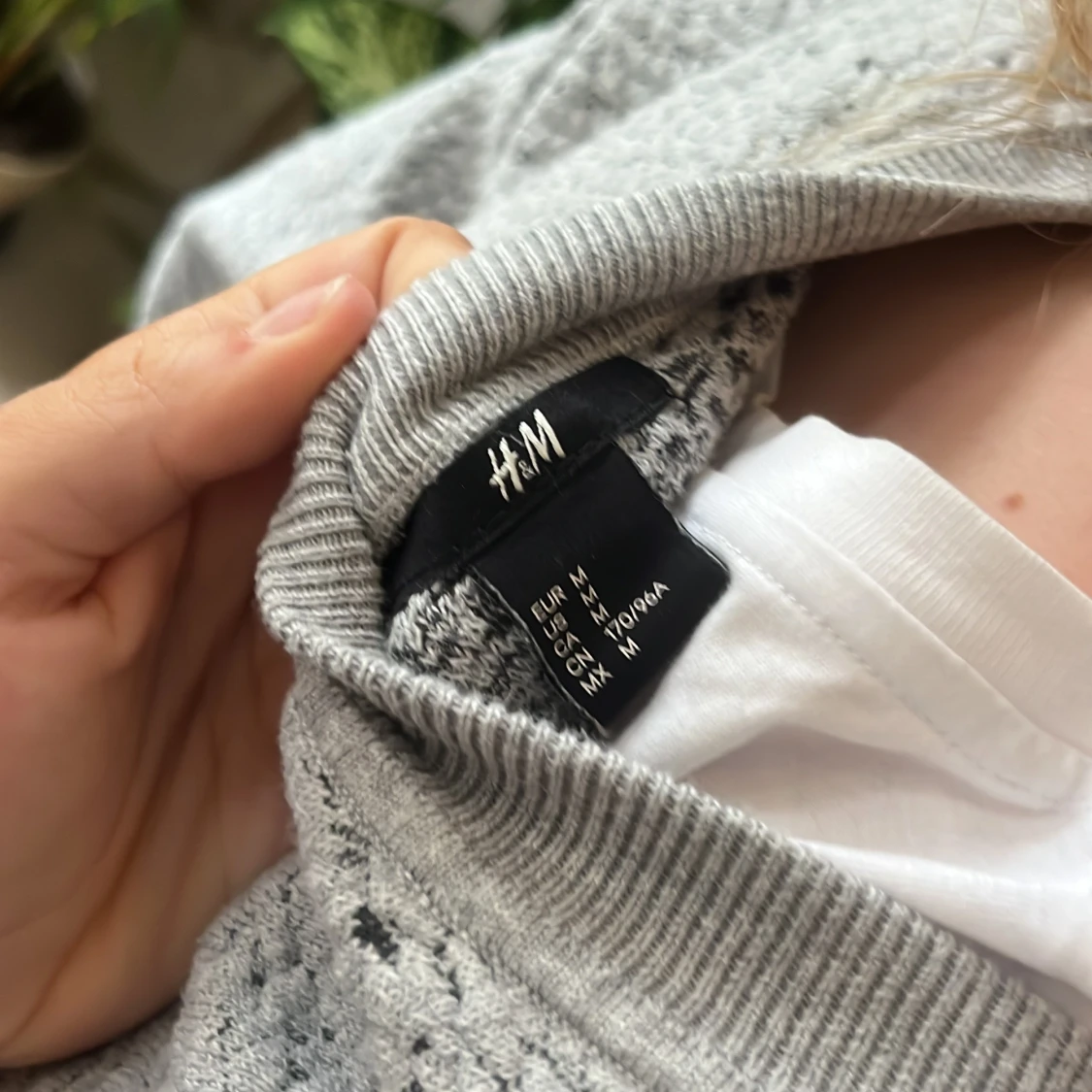 Grå stickad tröja - 4