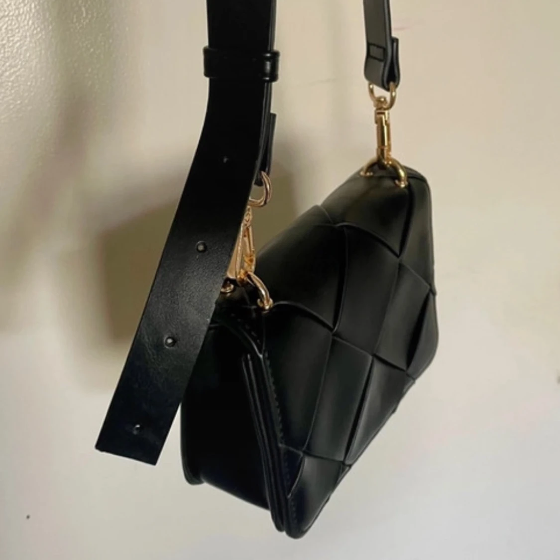 Svart quiltad axelväska - 2