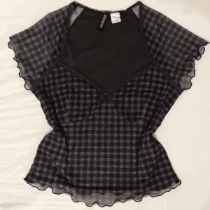 Coquette lace top - Nytt skick💖nästan aldrig använd. Rensar just nu så har fler plagg för lågt pris!