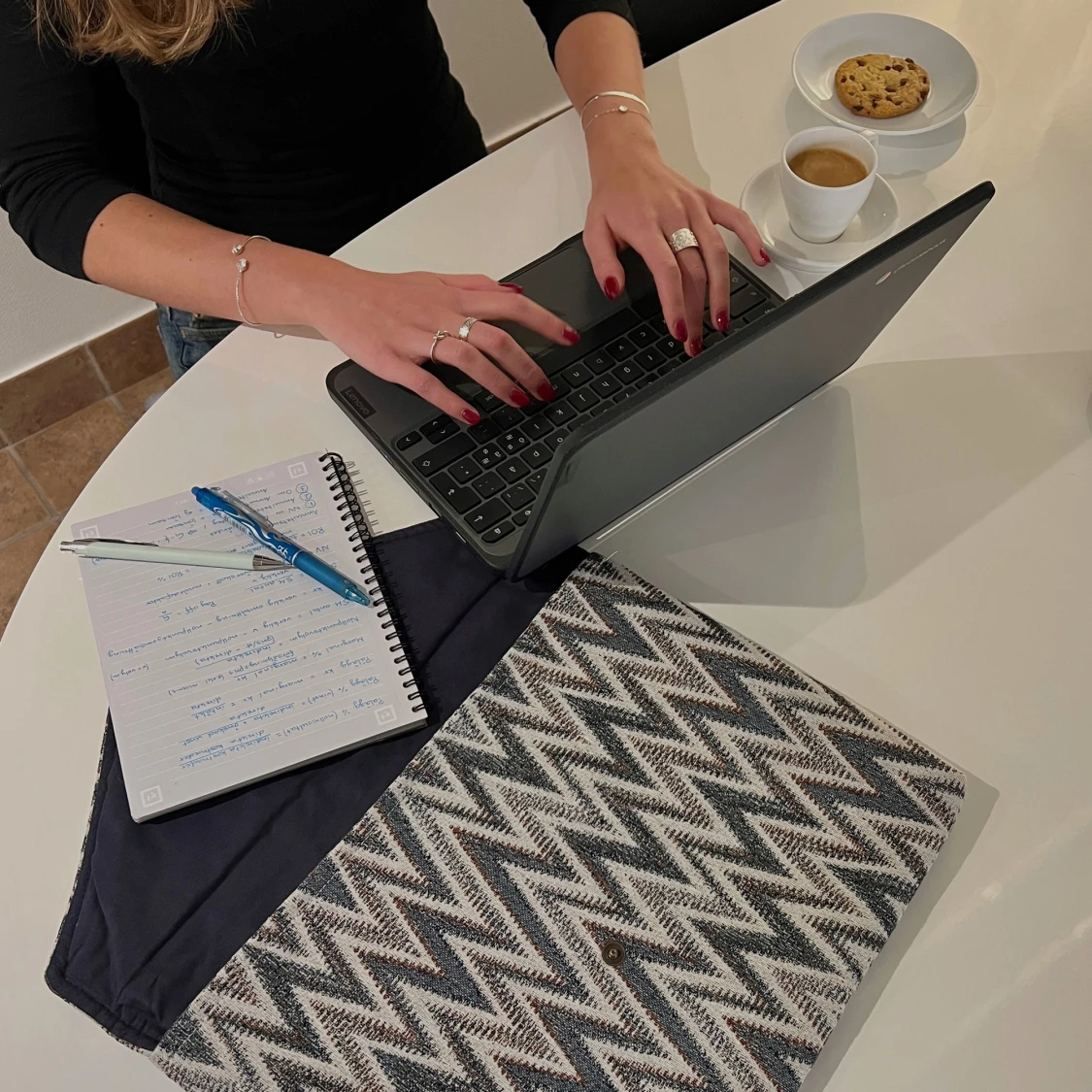 Zickzack-mönstrad datorfodral - 3