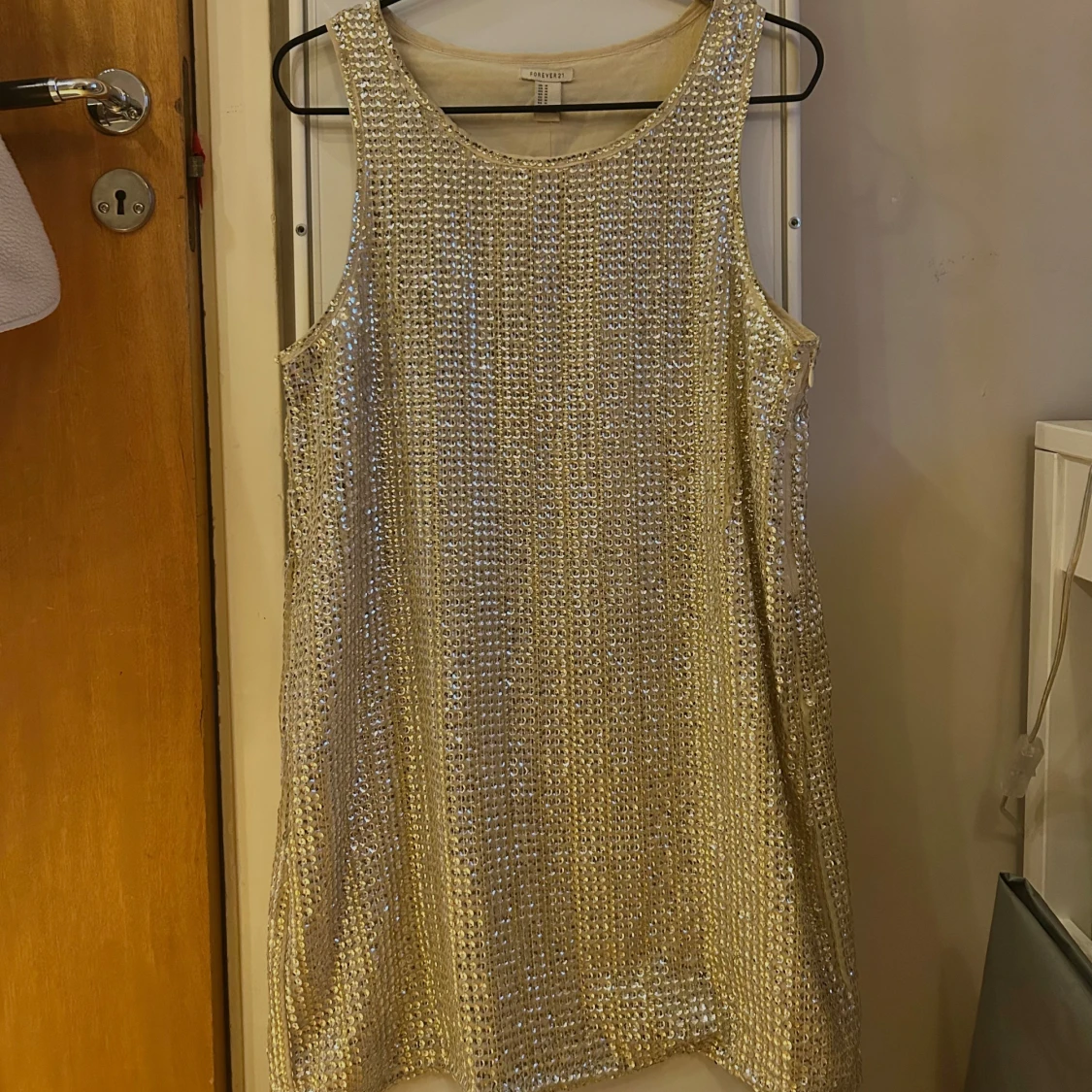 Glittrig klänning från Forever 21