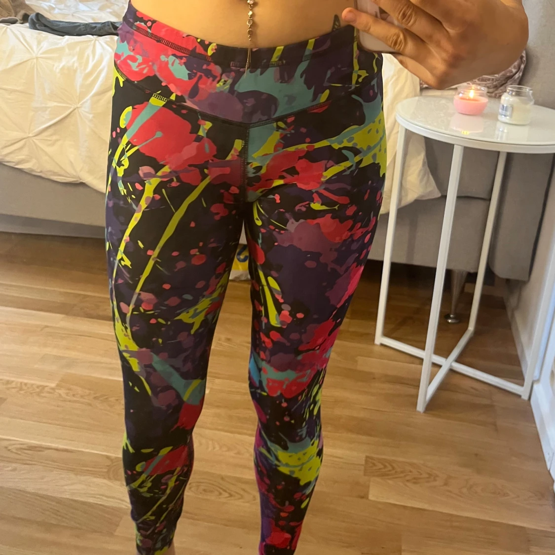 Färgglada träningsleggings med mönster - 2