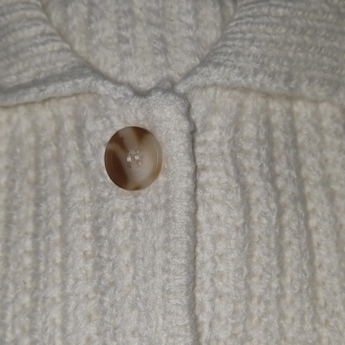 Vit stickad kofta från NA-KD - 2