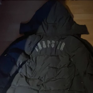 Svart pufferjacka från Trapstar - Trapstar