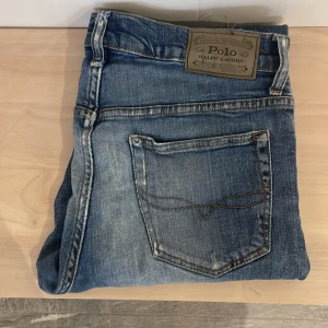 Blå jeans från Polo Ralph Lauren - Assnygga blå jeans från Polo Ralph Lauren.