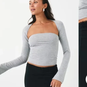 Grå topp soft touch  - Snygg och skön topp från ginas soft touch kollektion. Har knappt använt den så därför vill jag sälja. Storlek M. Postar samma dag eller möts upp i Örebro❤️