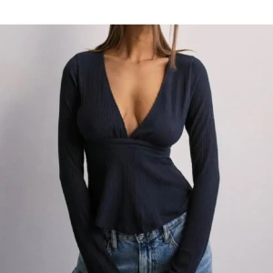 nelly topp - aldrig använd🩵