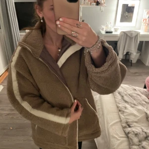 teddyjacka!! - aldrig använd! storlek S! 300