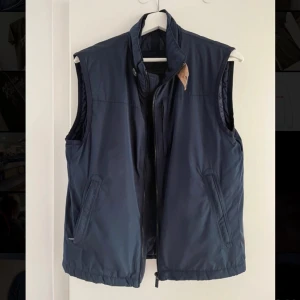 Massimo Dutti väst - Riktigt fet Massimo dutti väst! Passar både M och S | DM vid ytterligare frågor eller prisförslag!
