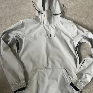 Dope jacka  - Jag säljer min nästan helt oanvända dope jacka som jag har använde förra året när jag åkte slalom. Användt cirka 5-10 gånger 