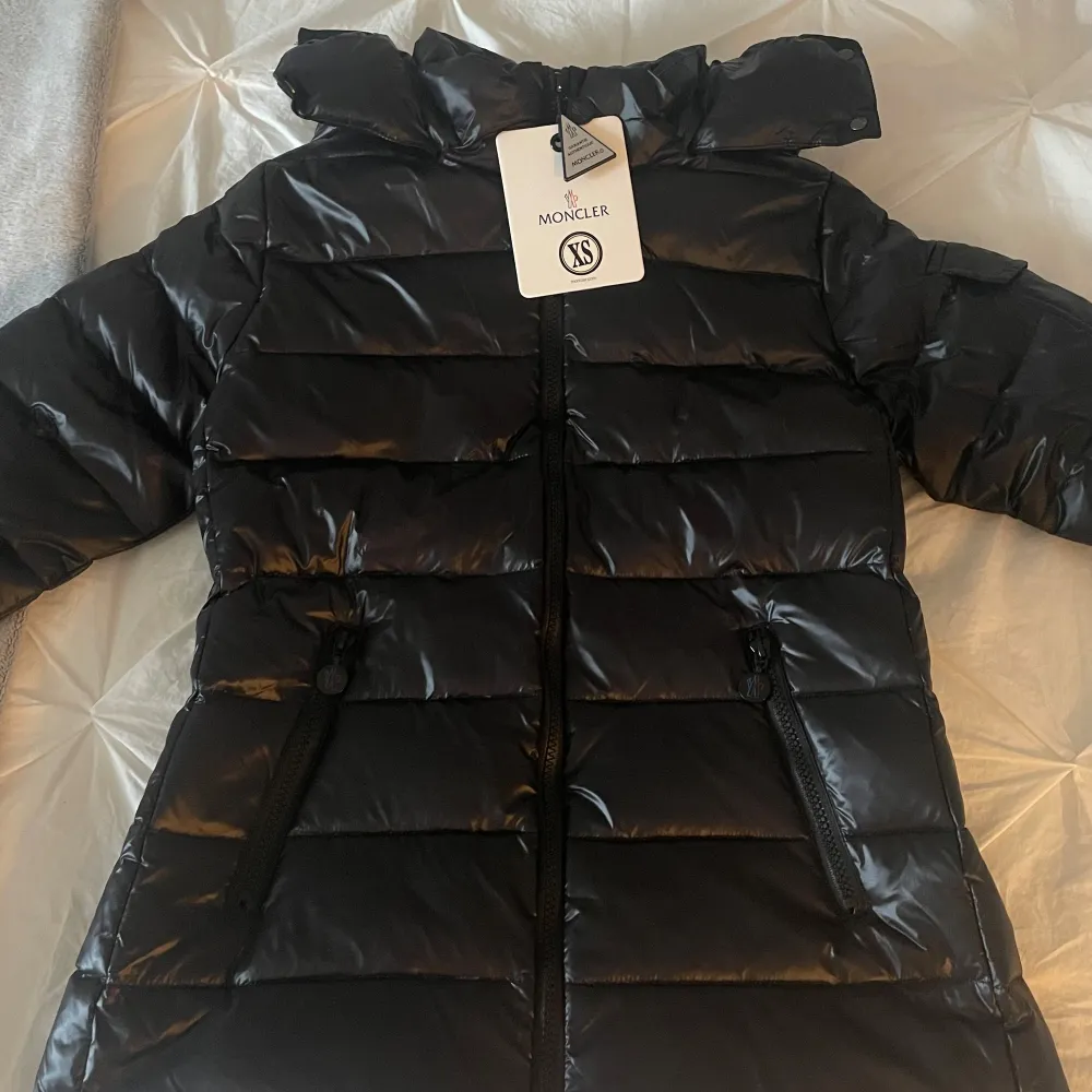 Helt ny jacka från Moncler strl. 0/XS 🖤Finns QR-kod och tag . Jackor.