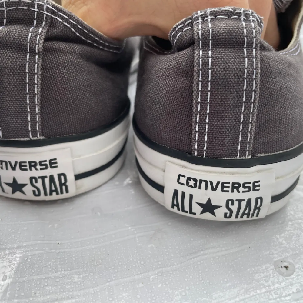 Riktigt feta Converse skor | Mycket gott skick utan defekter | Storlek 44 | Skriv vid minsta fråga eller fundering! |. Skor.