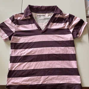 Oanvänd träningspiké Röhnisch - Oanvänd träningspiké från Röhnisch, storlek M. Nypris 300kr säljs för 100kr. Sälj efter garderob rensning.