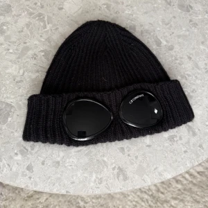 C.P company mössa säljes - Superfin C.P company mössa säljes billigt då jag aldrig använder den längre:)  Priset är ej hugget i sten