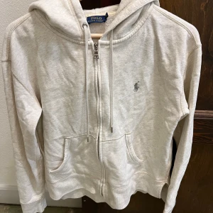 Ralph Lauren munkjacka - Beige/krämfärgad munkjack från Ralph Lauren i strl S.