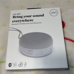 Trådlösa Högtalare till Salu" helt ny✨✨ -  "Hej! Jag säljer en  högtalaren, 'trådlös högtalare . Den har'fantastiskt ljud och lång batteritid. Den är helt ny .Priset är 199 Kontakta mig gärna om du är intresserad eller har frågor!"   