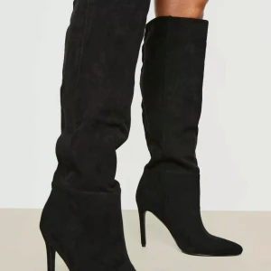 Kneeboots oanvända - Helt nya oanvända boots från boohoo Strl 38  Kneeboots Svart sammet Köpta för 340kr