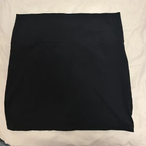 Lågmidjad svart minikjol - Bra skick! 💕storlek xs-s