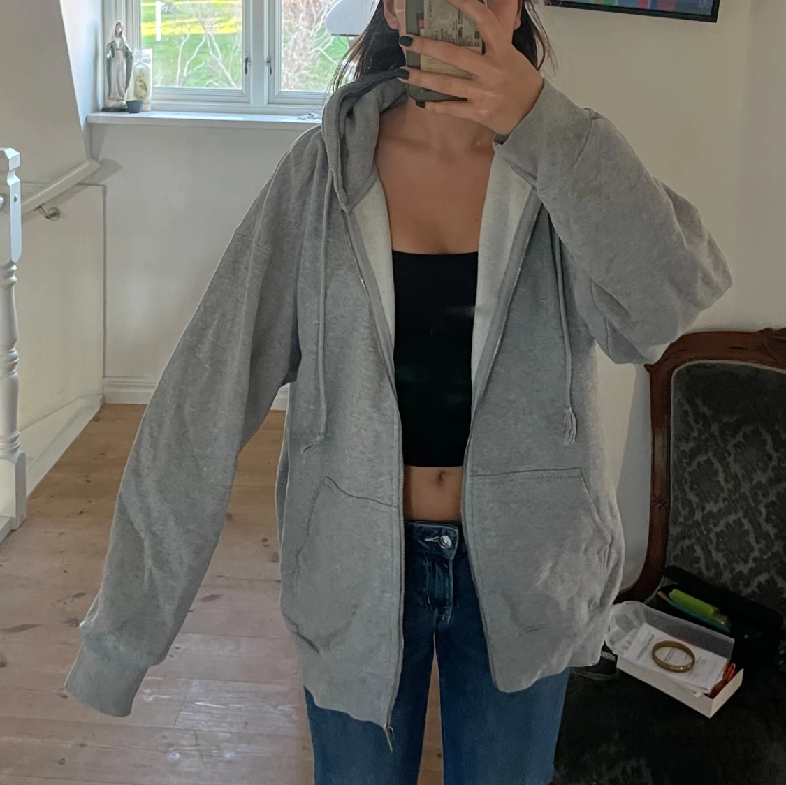 Grå hoodie från Brandy Melville - 91