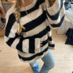 Stickad tröja - SUPER snygg eftertraktad mohair tröja från h&m❤️