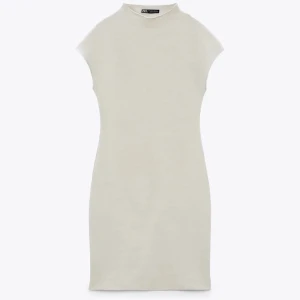 Zara klänning  - Zara klänning, stl S, aldrig använd. Prislapp kvar, nypris 279kr