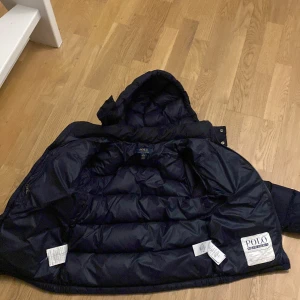 Ralph lauren jacka - Skick 10/10 köpt förra vintern så inga fel med jackan 