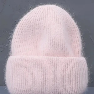 Rosa satin mössa - Vi är ett UF-företag som designar mössor med satinfoder för en lyxig känsla och fantastisk komfort. Vår rosa satinmössa ger både elegans och funktion, perfekt för alla tillfällen! Eftersom vi är ett UF-företag med ett fast pris kan vi tyvärr inte sänka priset.💞🙌🏻🙏🏼😅
