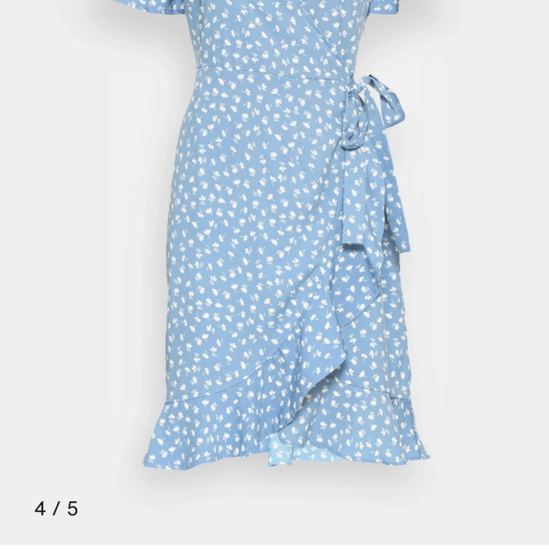 Blommig omlottklänning från ONLY