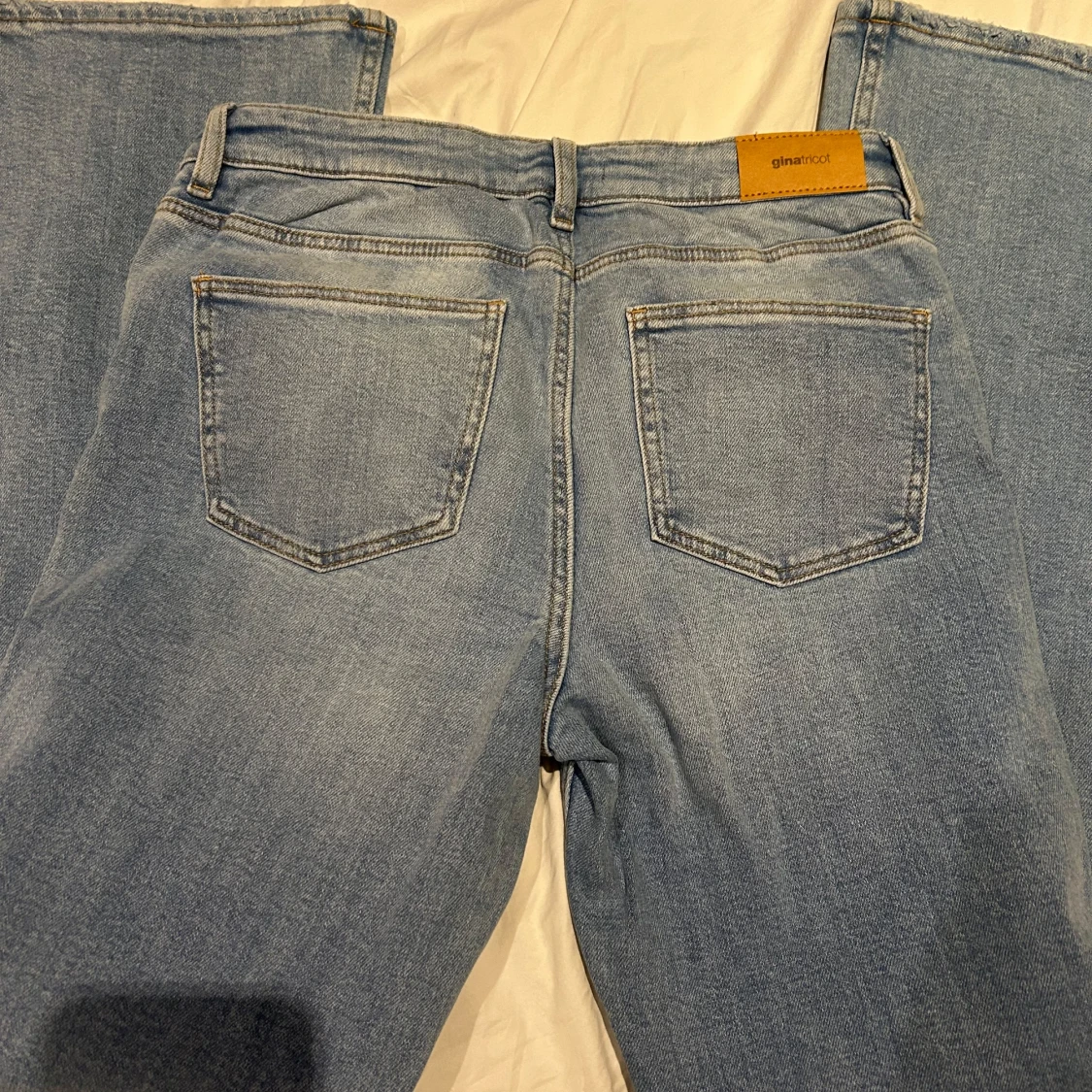 Ljusblå jeans från Gina Young  - 90