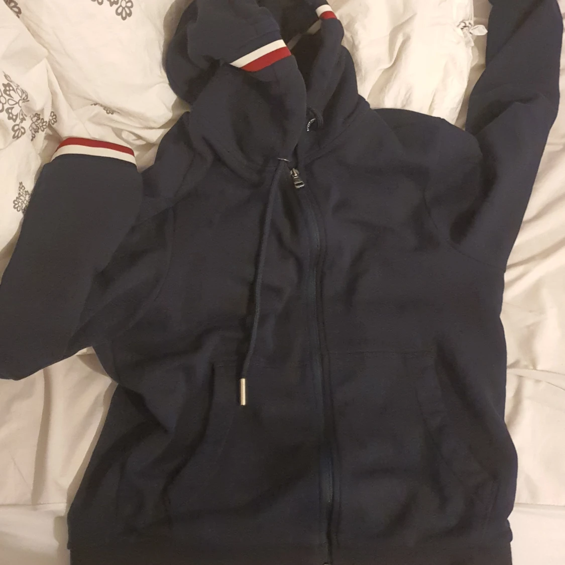 Mörkblå hoodie från Moncler